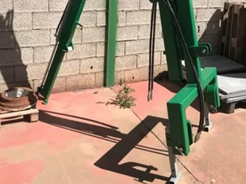 Maquinaria agrícola pluma fija con extensible para la aceituna.