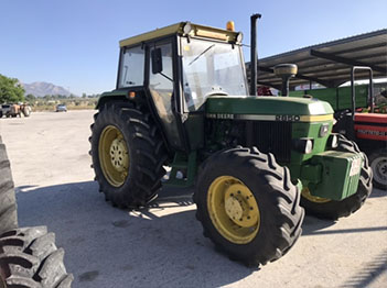 Se vende John Deere 2850 doble tracción en perfecto estado con cabina.