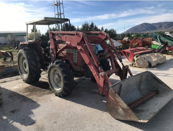 Se vende Case 885 usado, doble tracción.