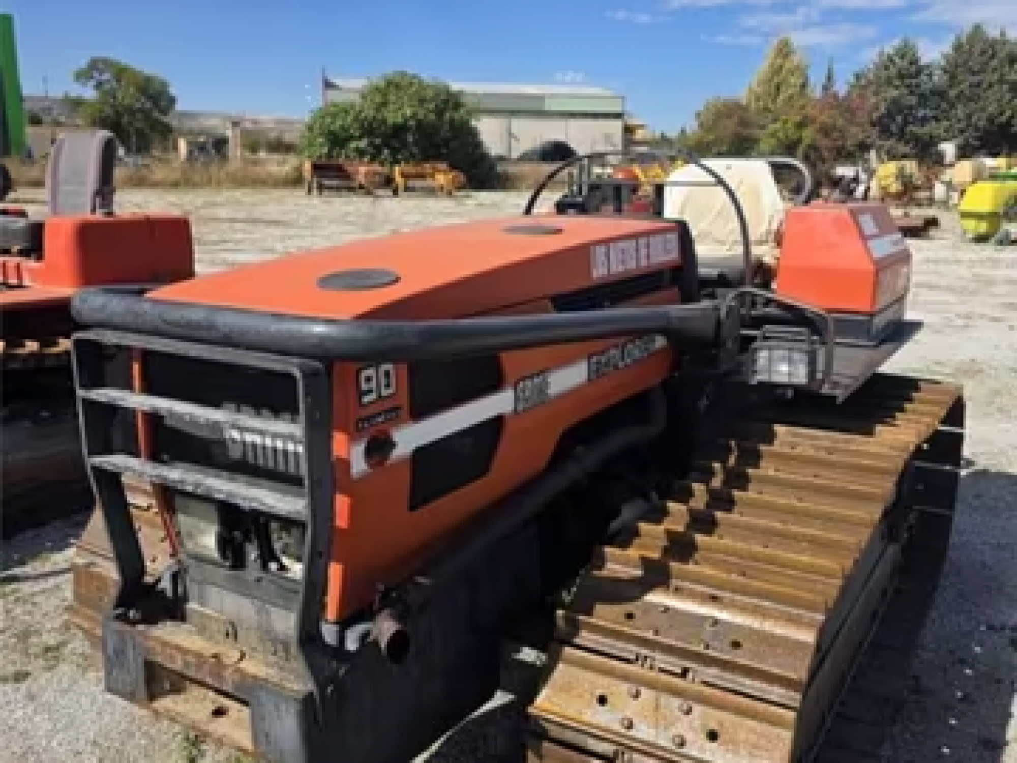 Se vende Case 885 usado, doble tracción.